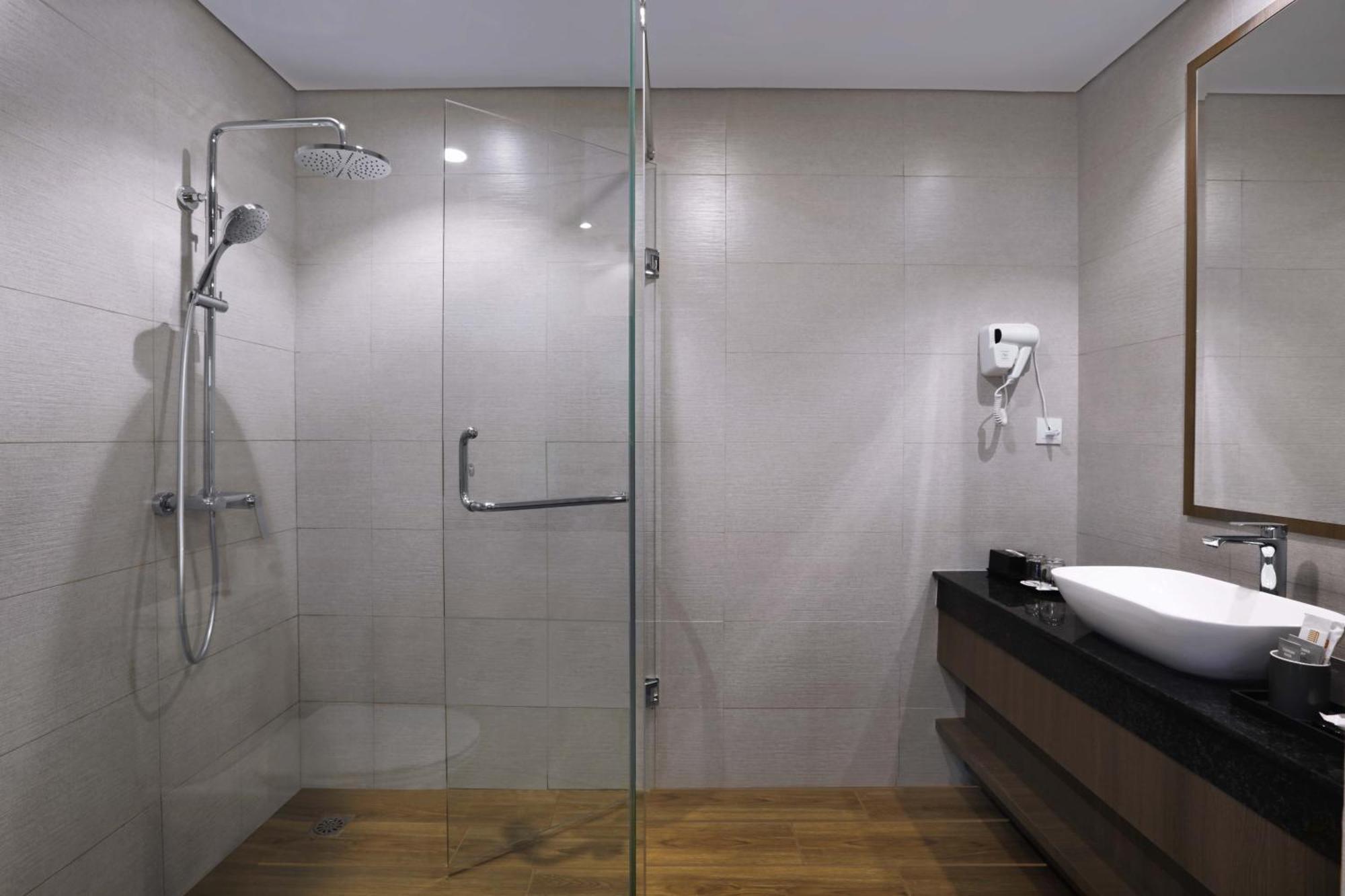 Harper Premier Nagoya Batam Hotel Екстериор снимка