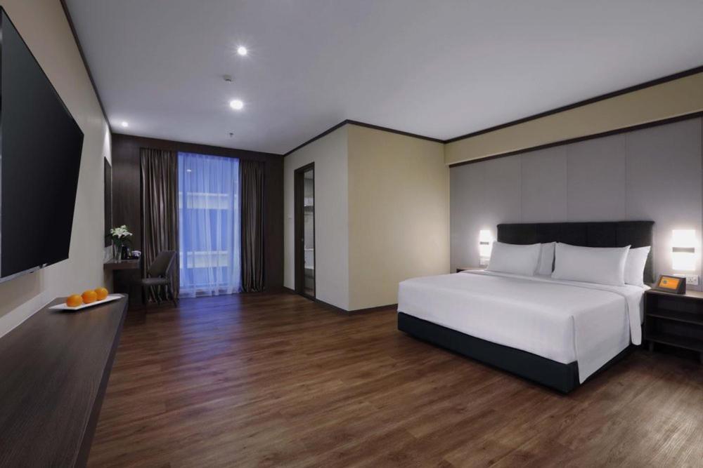 Harper Premier Nagoya Batam Hotel Екстериор снимка