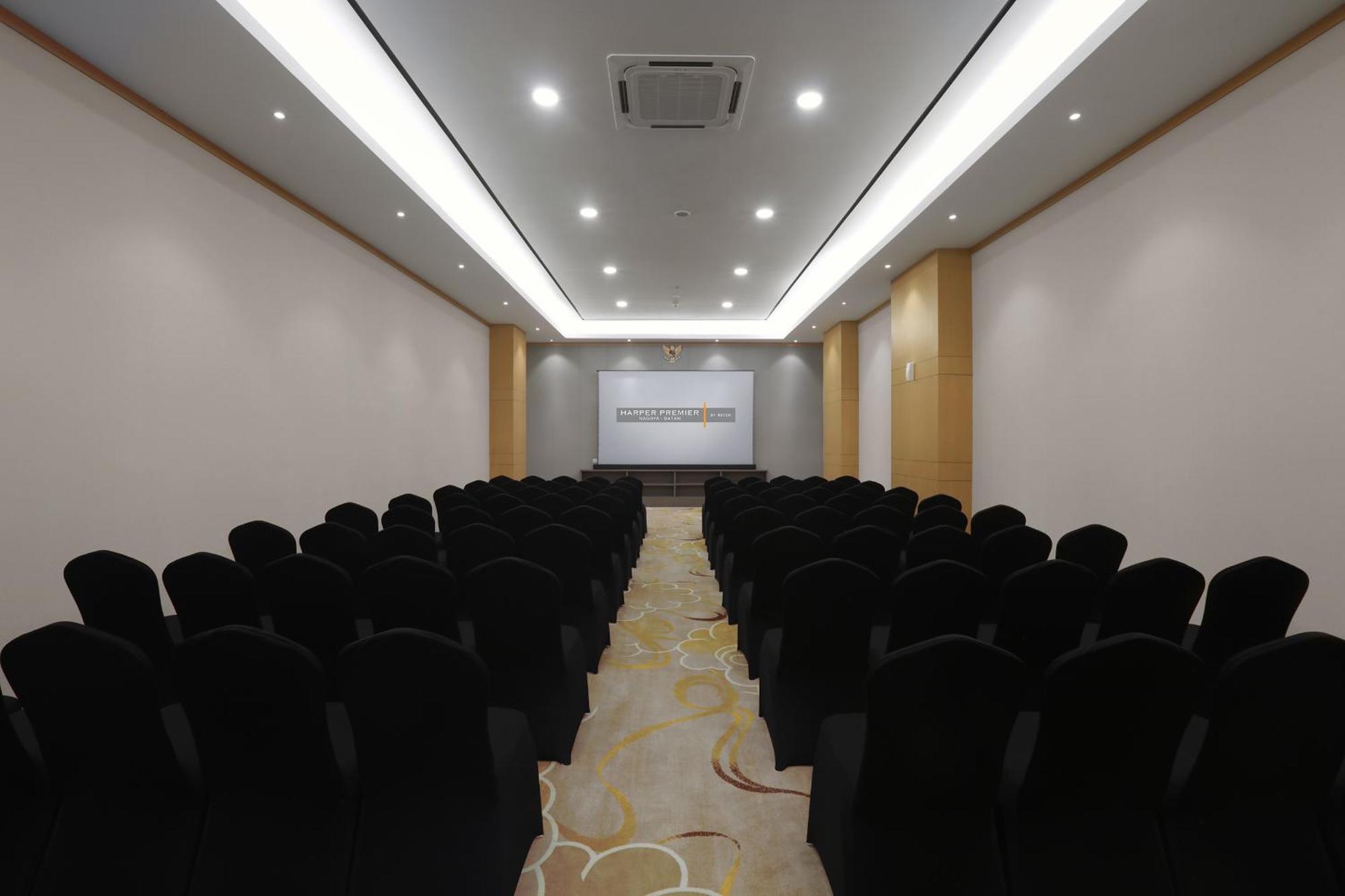 Harper Premier Nagoya Batam Hotel Екстериор снимка
