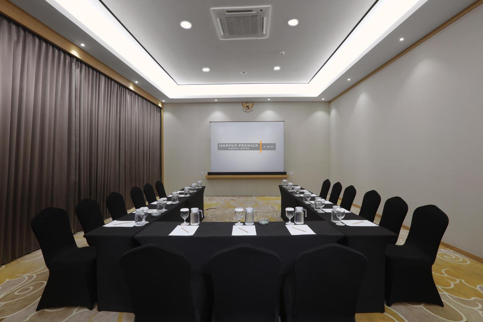 Harper Premier Nagoya Batam Hotel Екстериор снимка